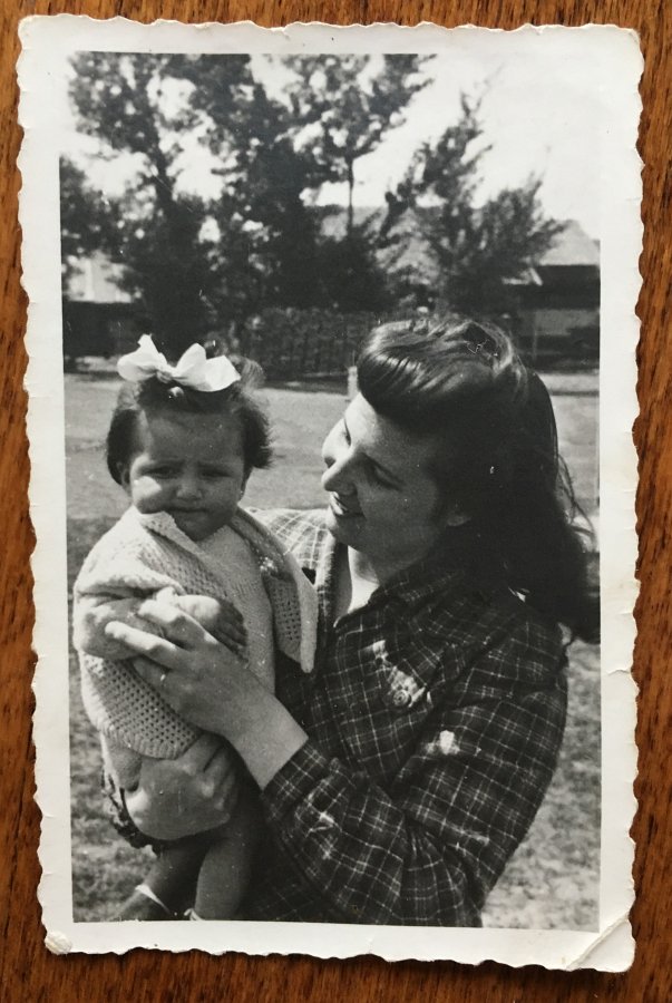PRVA FOTOGRAFIJA, Mama Adela I Kći Jedinica Na Igralištu NK Zagreb U Kranjčevićevoj Ulici